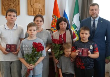 В Бузулуке передали государственные награды родным погибших бойцов СВО