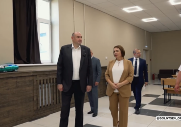 Евгений Солнцев осмотрел Центральный дом культуры в Домбаровском районе