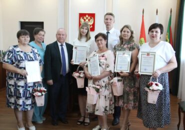 В Бузулукском районе поздравили сотрудников МФЦ