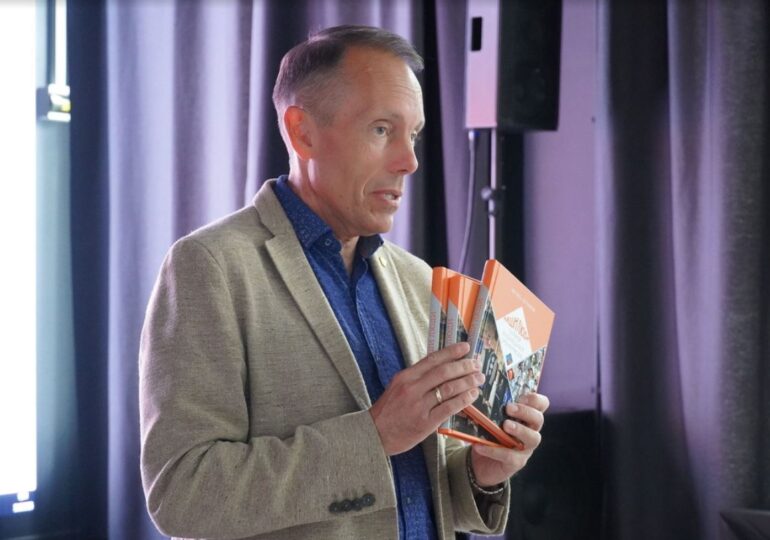 Бузулукские библиотеки получили книги о выдающихся оренбуржцах