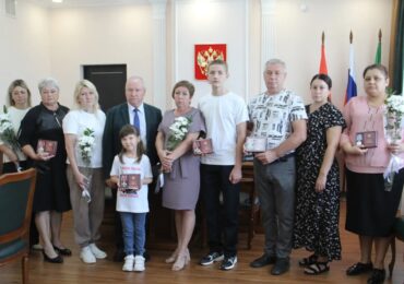 В Бузулукском районе семьям героев вручили госнаграды
