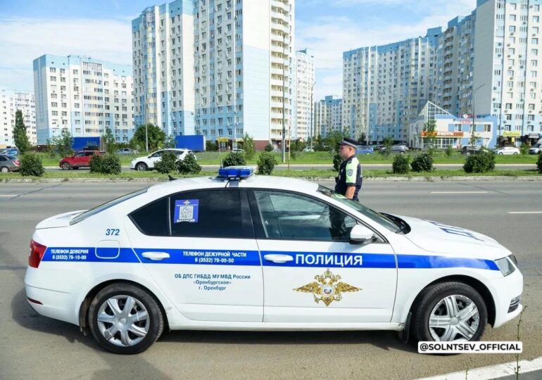 Евгений Солнцев поздравил сотрудников ГИБДД с праздником