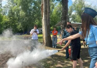 Полезные каникулы: ребят в бузулукском лагере «Буревестник» навестили сотрудники МЧС